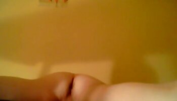 Mông của cô gái làng chơi phim xx sex sao Luna bị kéo dài trên một cái cày hậu môn dày